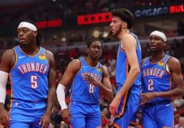 NBA战力榜(bǎng)掀起争议！东部(bù)僅(jǐn)存三支球队？湖(hú)人勉强进前十！