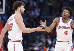 NBA火箭队战术体系(xì)该如何调整？