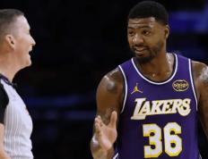 NBA官宣罸(fá)单：斯马特中场向裁判竖中指(zhǐ) 被处以3.5万美元罸(fá)款
