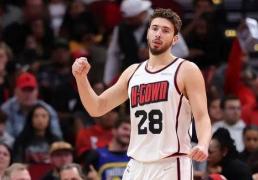 NBA新秀申京：适应挑战，不断成長(zhǎng)