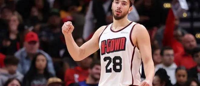 NBA新秀申京：适应挑战，不断成長(zhǎng)