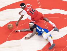 （体育）籃(lán)球——NBA常规赛：猛龙胜勇(yǒng)士