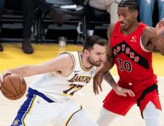 NBA最新(xīn)排(pái)名出炉！火箭守住(zhù)第(dì)五，一队反超快(kuài)船，湖人也躲过一劫(jié)