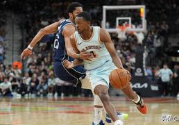 马刺传闻：圣安(ān)东尼奥對(duì)“三头怪獸(shòu)”控(kòng)衛(wèi)的真实感受