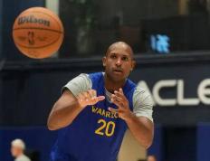 勇士严格管理39岁霍福德，背(bèi)靠背(bèi)比赛不出戰(zhàn)，将缺席至少15場(chǎng)比赛