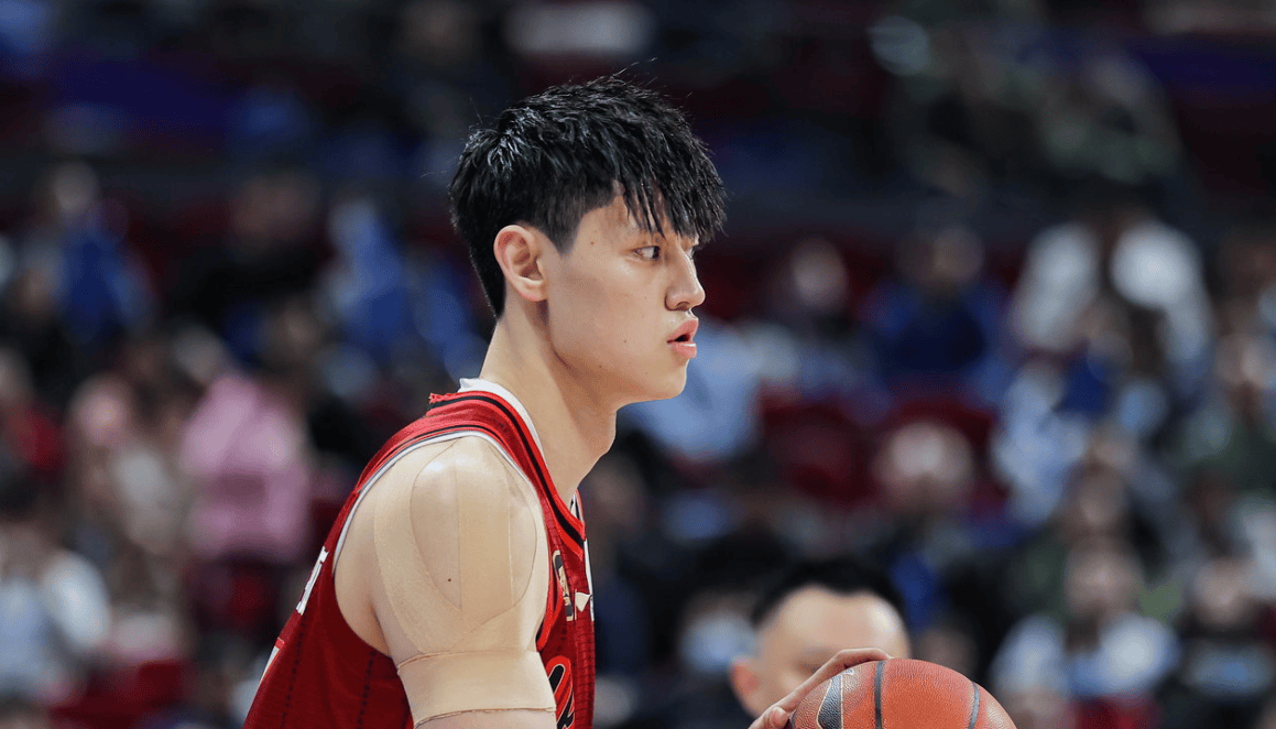 签他只为NBA中國(guó)賽(sài)？领先40分也不讓(ràng)上(shàng) 篮网耍了(le)曾凡(fán)博(bó)吗