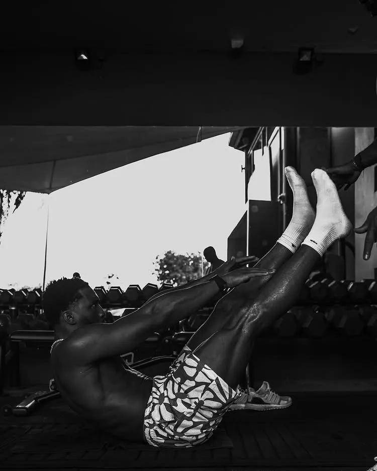 生(shēng)涯(yá)首次一阵！多诺万-米切尔ins晒出(chū)训练和休闲照