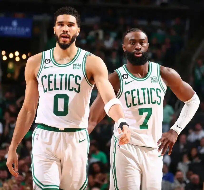 太炸裂了！疯狂交易方案！涉及三(sān)队8人！火箭真該(gāi)出(chū)手！绿军迎(yíng)来重建！