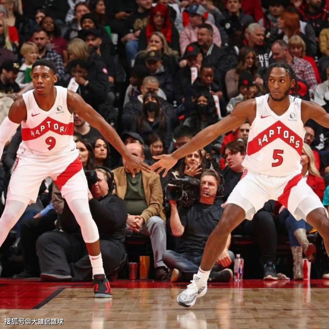 美媒提议灰熊6换2，拿(ná)下巴雷特，顶替德(dé)斯蒙德(dé)贝恩