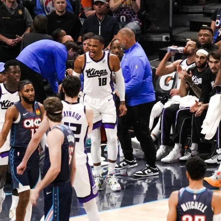 打破勇士王朝！77勝(shèng)5负！这战勣(jī)太恐怖了(le)...