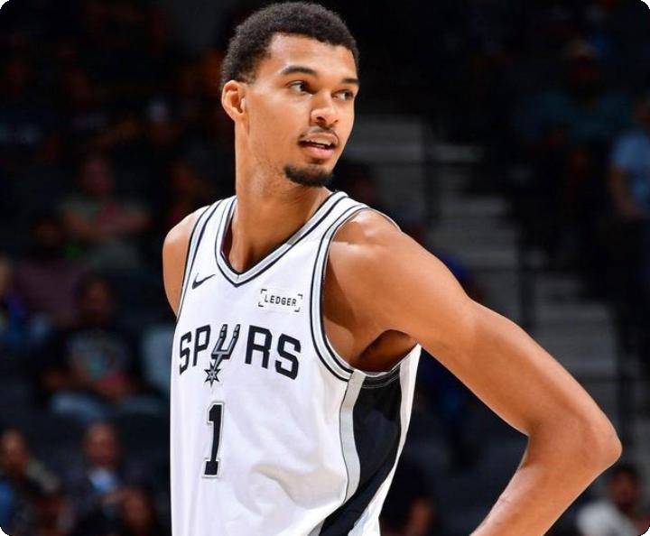 不好(hǎo)意思！11月11日NBA今日最(zuì)佳衹(zhǐ)能是他！NBA2025-2026赛程表(biǎo)