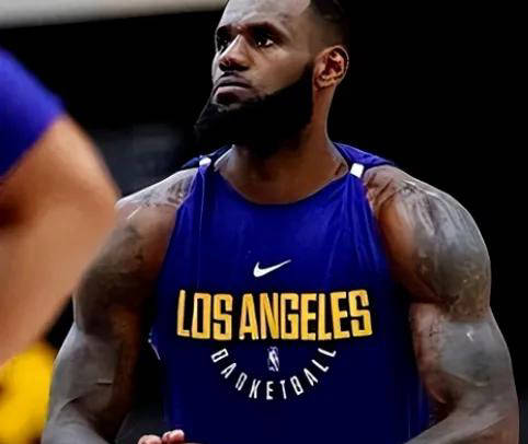 NBA五位能(néng)穿紧身(shēn)球衣的麒麟臂球星