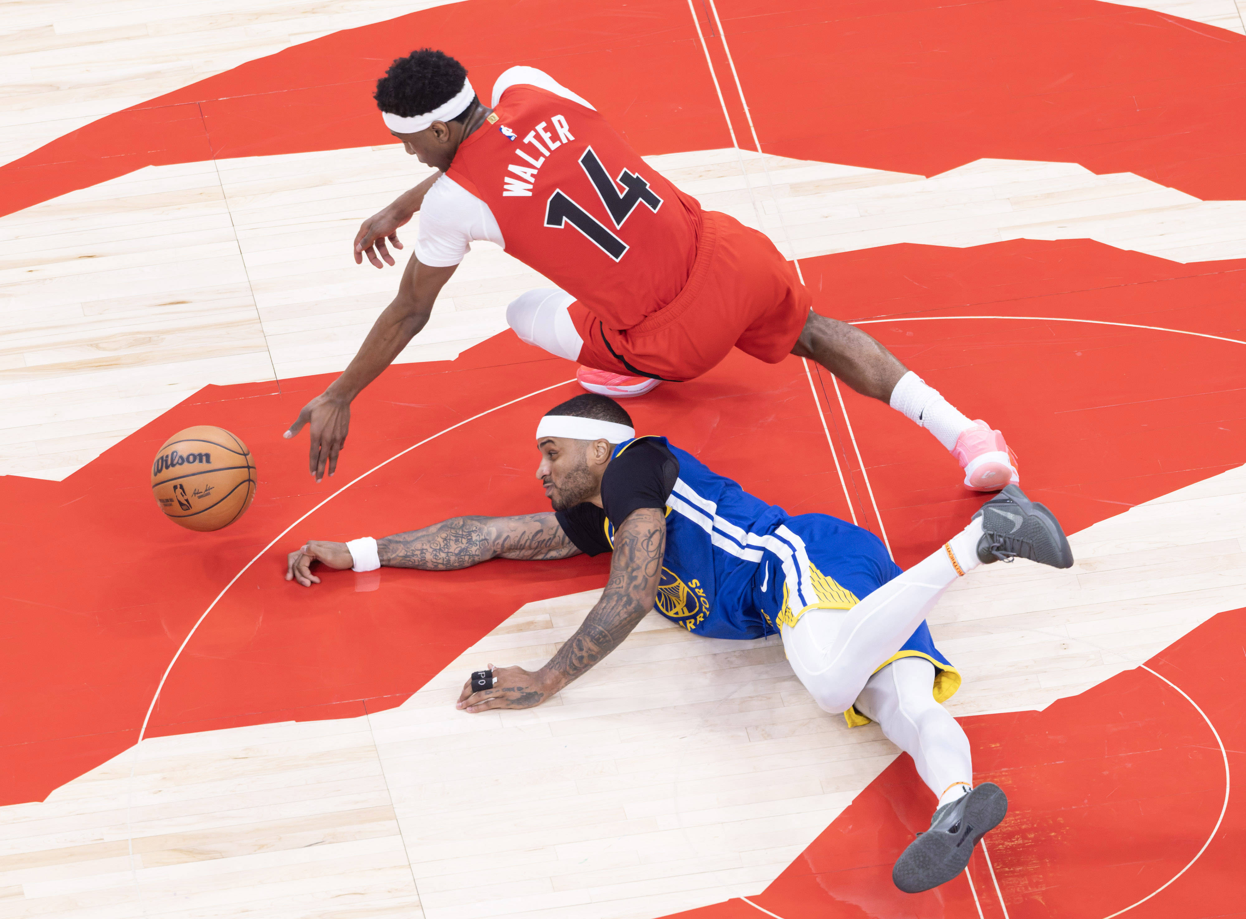 （体育）籃(lán)球——NBA常规赛：猛龙胜勇(yǒng)士