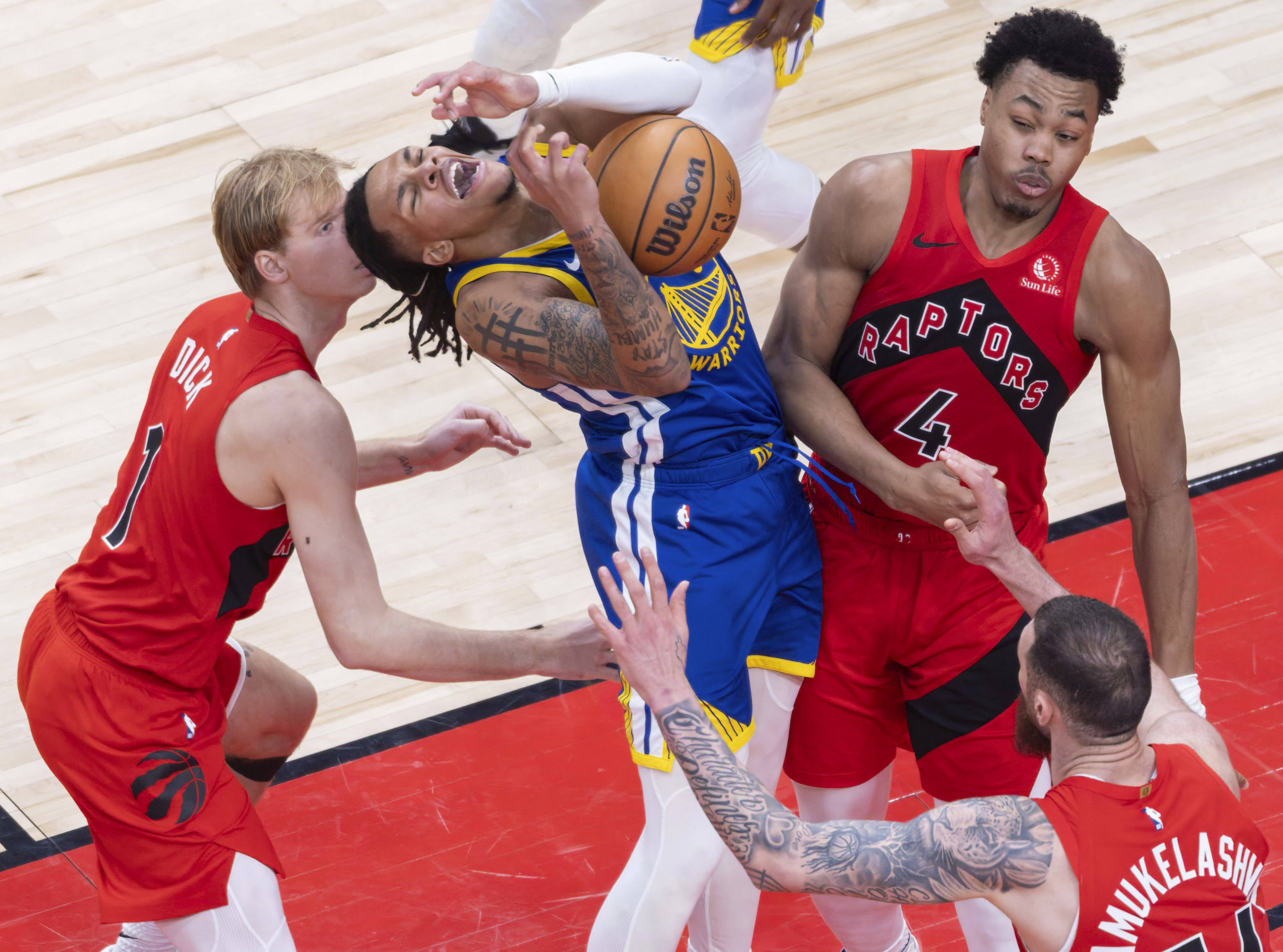 （体育）籃(lán)球——NBA常规赛：猛龙胜勇(yǒng)士