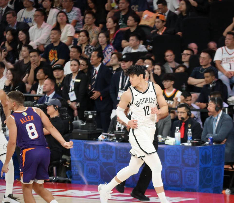 曾凡博NBA夏季联赛亮相尴尬，学习崔永熙成(chéng)关键任务