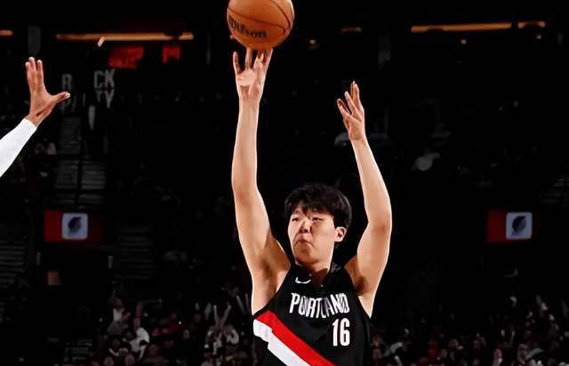 杨瀚森逐渐适应NBA，三分球命中(zhōng)数追平姚明，表现穩(wěn)步提升